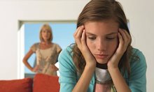 Защо тийнейджърите спират да чуват майките си