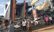 След земетресението в Индонезия
