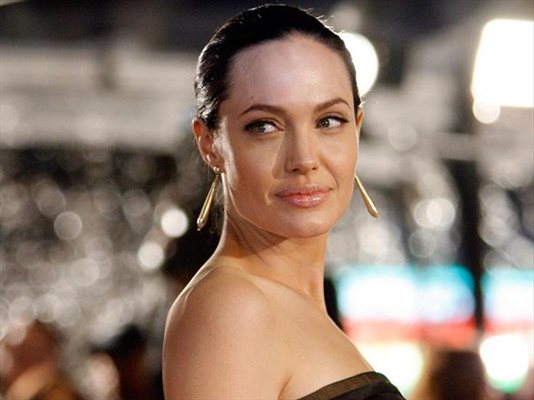 Анджелина Джоли ранена в главата