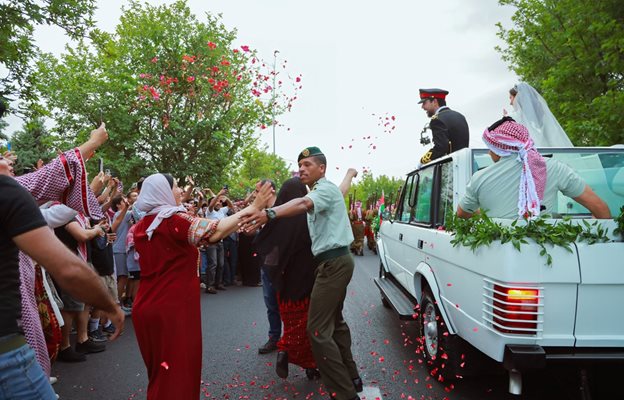 Йорданци приветстват двойката