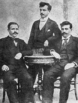 Ефрем Чучков и Гоце Делчев - вдясно (седнали), и Климент Шапкарев (София, 1901 г.)

СНИМКИ: АРХИВ