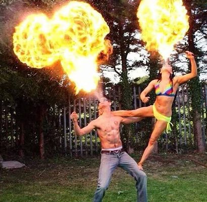 Бълване на огън е коронният номер на известната циркова артистка от Северна Ирландия