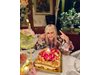 Лили Иванова празнува рождения си ден с приятели