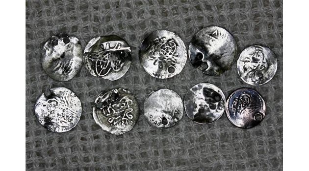 ЧУРУК: Акчетата са дребни турски монети - малоценни полуизтрити люспи.