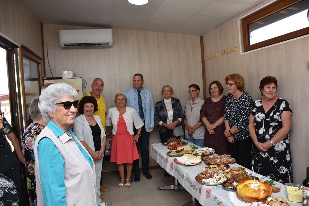 На Голяма Богородица се освети сграда за пенсионерски клуб в село Голяновци
