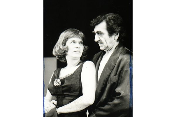 Мутафова и Парцалев са чести партньори и на сцената на Сатиричния театър.