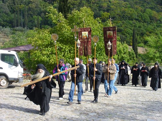 Православните великденски богослужения в Гърция са много пищни.