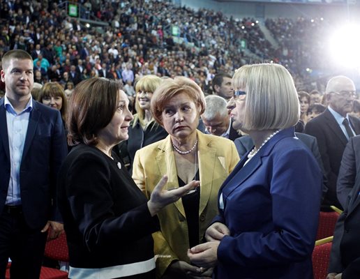 Румяна Бъчварова, Менда Стоянова и Цецка Цачева бяха първото дамско трио, което Борисов избра за преговори през 2014 г.