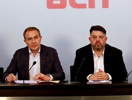 Атанас Зафиров е временен председател на БСП до провеждането на избор на лидер, а Борислав Гуцанов (вляво) оглави групата в НС.