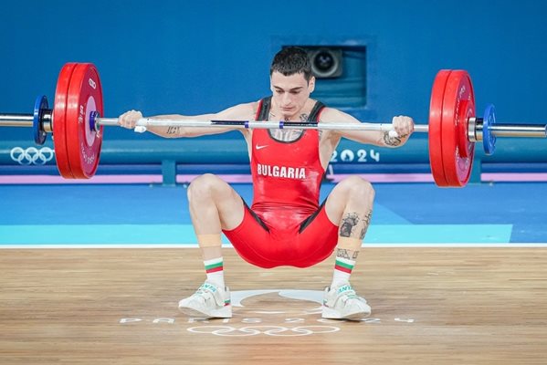 Хлъзгави лепенки прецакали Иван Димов