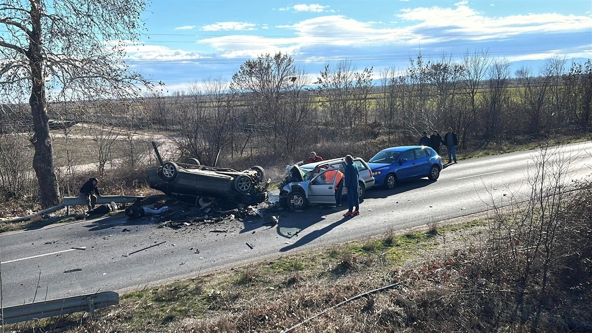 Двама са загинали в катастрофата, която затвори пътя Пловдив-Карлово (Обновена)