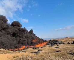 Пожар от запалени автомобилни гуми - черният дим се стеле над източните квартали в София