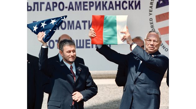 Соломон Паси с Колин Пауъл по време на визитата на държавния секретар на САЩ в София през 2003 г.