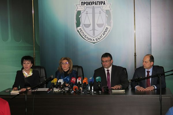 Прокурорире Румяна Арнаудова, Емилия Русинова, директорът на столичната полиция Младен Маринов и шефът на отдел "Разследване" в СДВР (отляво надясно) разказват подробности за разкритото убийство.
