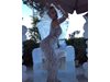 Гери-Никол в бяла прозрачна рокля на бала си (видео)