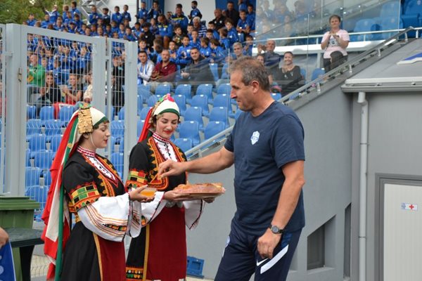 Херо излезе за първи път на терена на арена "Арда" като треньор на отбора.