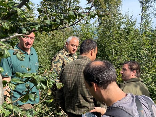 Иван Демерджиев обиколи труден планински терен.