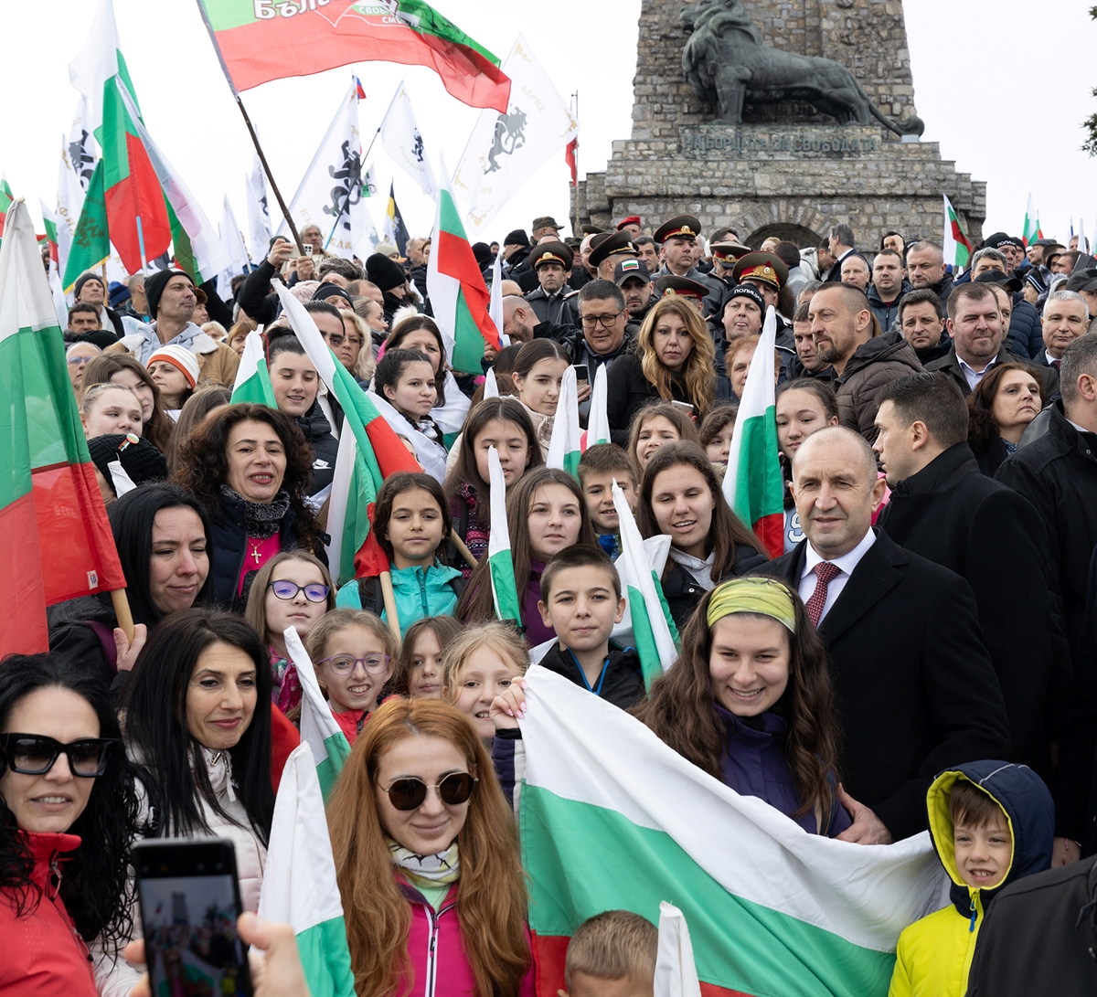 Вижте кой честити на България и Румен Радев 3 март