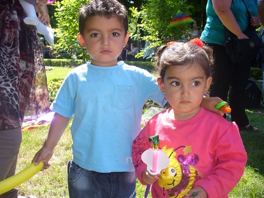 Бежански деца по време на детски празник. Заради бежанската вълна една от възрастовите групи с положителна миграция са децата.