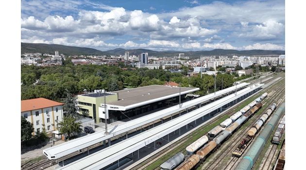 Гарата в Стара Загора отвисоко.