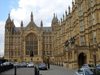 Проверяват нов подозрителен пакет в британския парламент