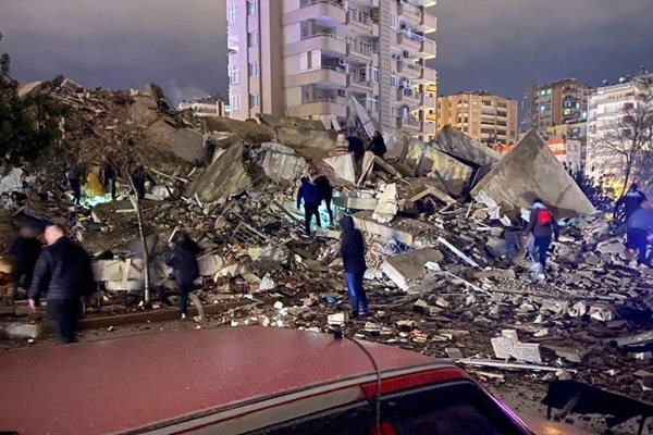 Над 600 души са загинали по последни данни в Турция и Сирия и са налице множество материални щети. Снимка: Twitter