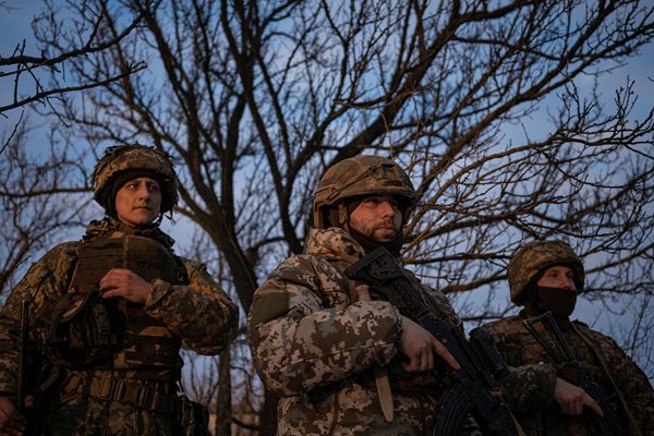 Украински войници в Бахмут СНИМКА: Ройтерс
