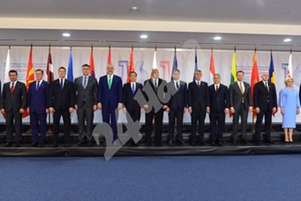 Премиерите, участващи на срещата СНИМКА: Йордан Симеонов