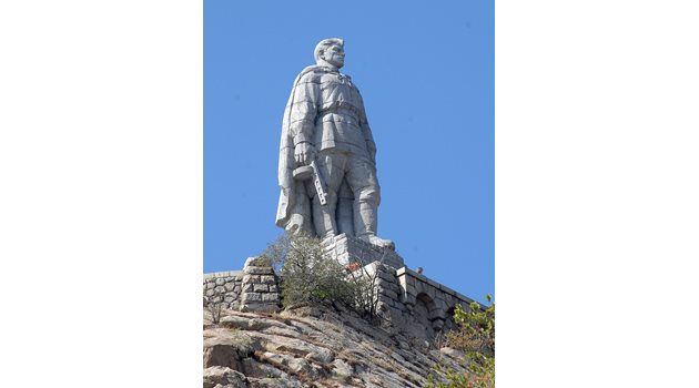 Паметникът на Альоша в Пловдив
