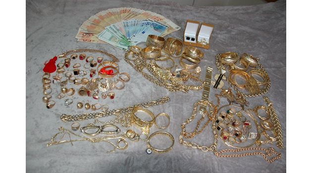 Златните накити, които държавата отне от Димитър Димитров от Добрич.