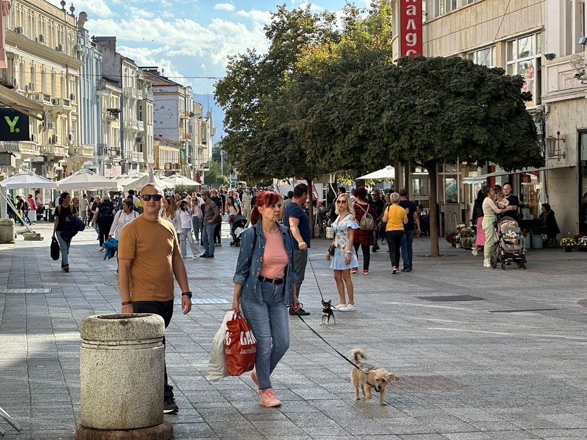 Слънчево и топло остава времето и днес, в Пловдив - до 15°