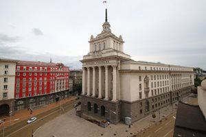 Комисията по бюджет и финанси в НС с първо заседание за годината