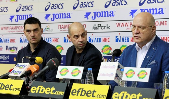Владимир Николов (вляво) и Александър Александров (вдясно) се надяват още спонсори да подкрепят уникалния проект.
