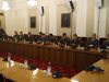Търновски депутати посрещнаха
курсанти в парламента за 8 декември