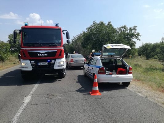 Пътят остана затворен за няколко часа. СНИМКИ: Авторката