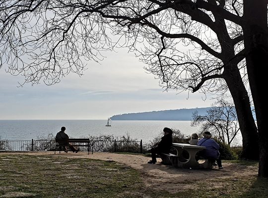 Пенсионерите ще получават добавка от по 60 лв. до юни 2022 г. 
СНИМКА: ЛИЛЯНА КЛИСУРОВА