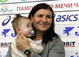 Бебето на Стойка Кръстева “озвучи” наградите на ОСК “Локомотив” (Сф)