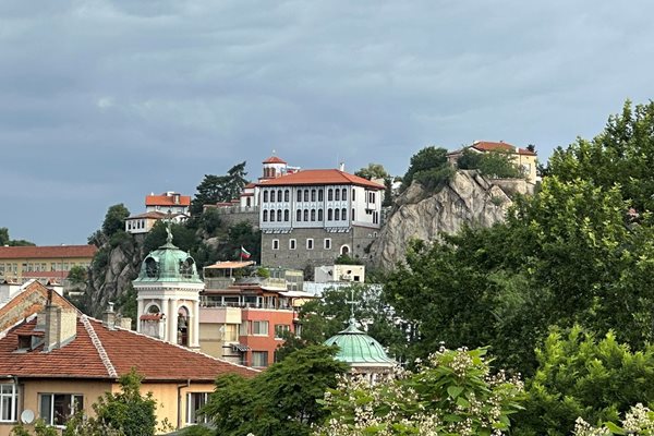 Облачно, но топло време ни очаква днес, до 27° в Пловдив