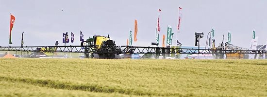 Тандем „семена-машини" работи на Дните на полето в Европа и у нас