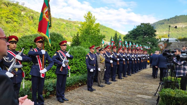 Честванията на Независимостта във Велико Търново започнаха с тържествен водосвет и възстановка на събитията