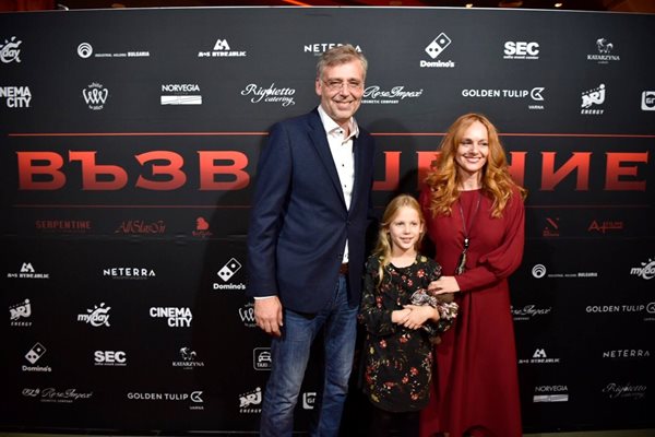 На премиерата на “Възвишение” с Параскева Джукелова и дъщеря им Калина
