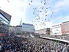 Хиляди участваха в "демонстрация на любовта" в Стокхолм в памет на жертвите от атентата
