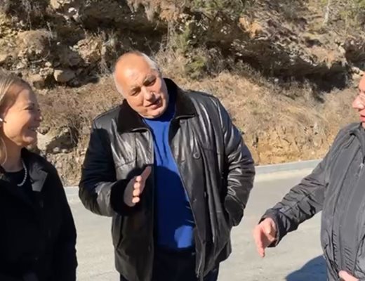 С премиера Бойко Борисов в Лъки бе и областният управител Дани Каназирева, която лично поиска да бъде направен ремонт на околовръстния път на Пловдив.