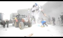 Млекопроизводители пръскат централата на ЕС с мляко на прах