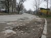 Улица в Перник, потънала в кал, се води по документи асфалтирана