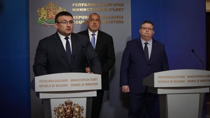 Премиерът Бойко Борисов, главният прокурор Сотир Цацаров и вътрешният министър Младен Маринов разкриха подробности за убийството на брифинг в Министерски съвет