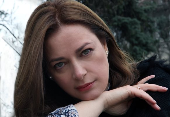 Актьорският талант на София Кузева е забелязан още в първи курс в НАТФИЗ.