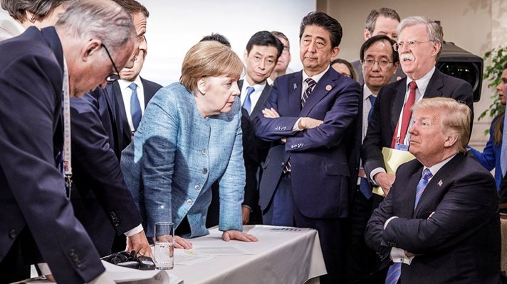 Канцлерът  Меркел и  останалите  от Г-7 на  срещата  с Тръмп.