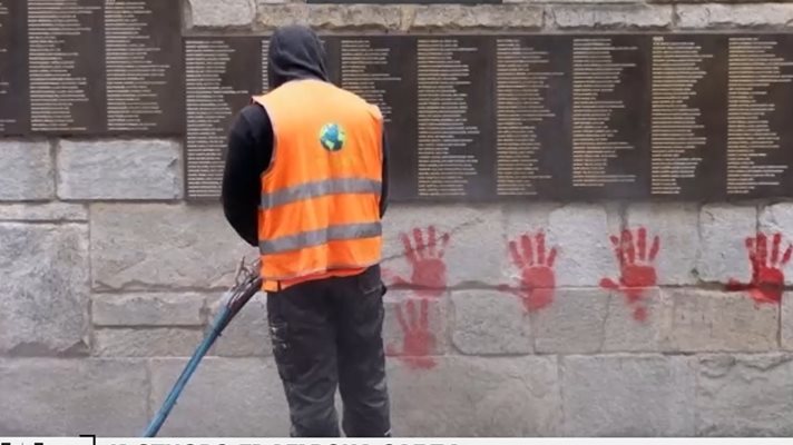 Франция разследва оскверняването на мемориала на Холокоста в Париж