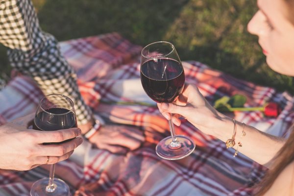 Умерената консумация на червено вино укрепва сърцето и удължава живота.
